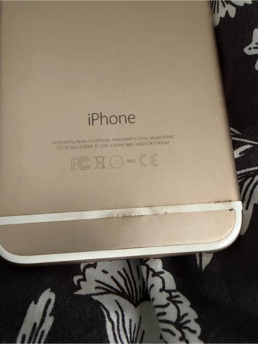 Gold iPhone 7 - Picture 4 of 4